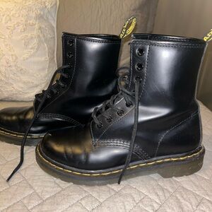 1460 WOMEN'S SMOOTH LEATHER LACE UP BOOTS Dr Martens